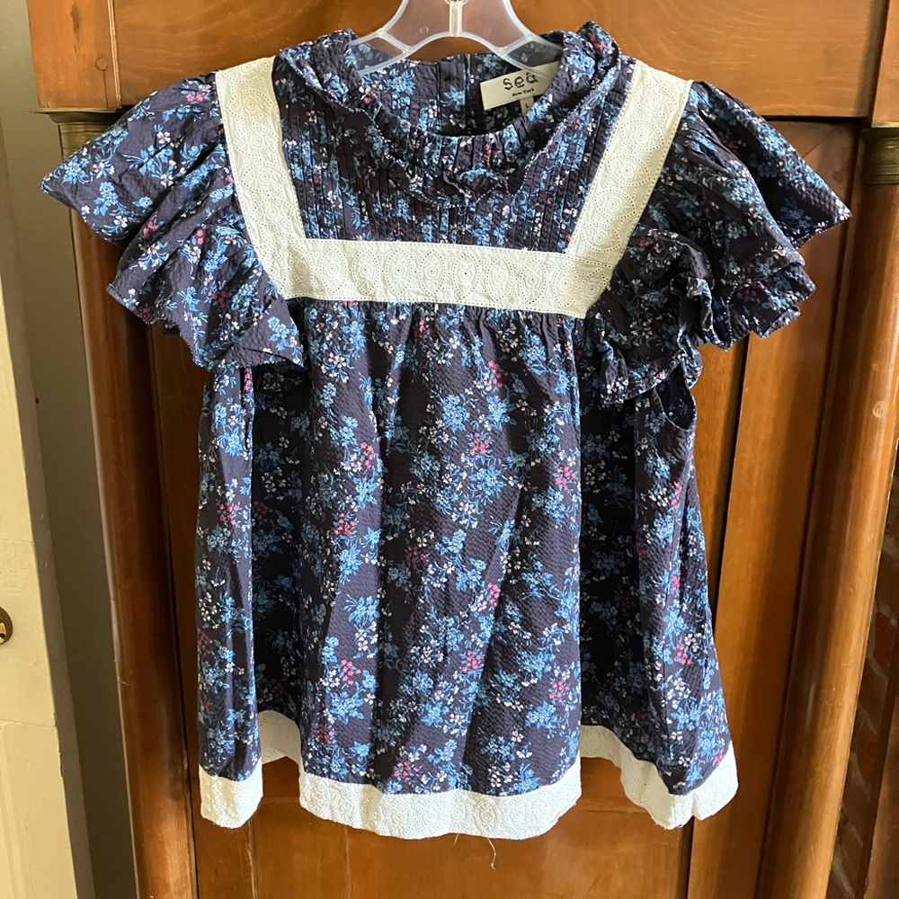 Sea New York navy floral ruffle sleeve top with lace trim Sz L